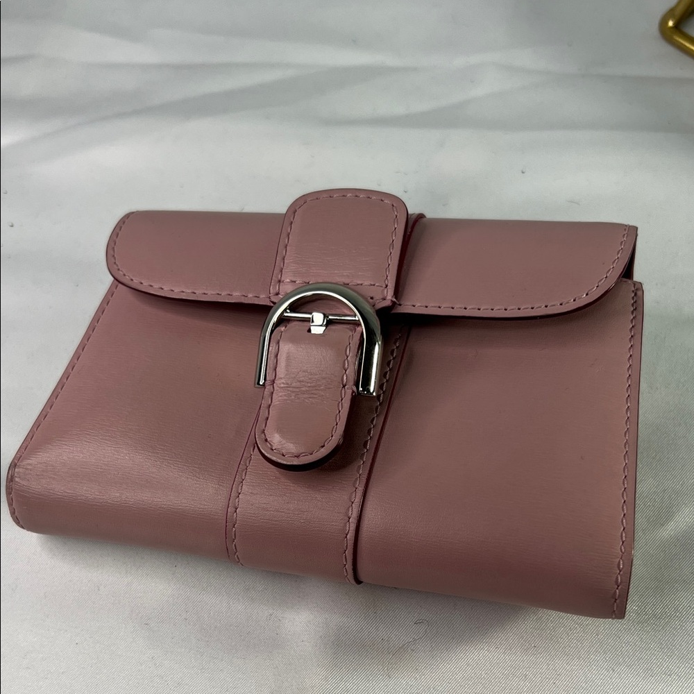 Chic Mauve Leather Clutch
